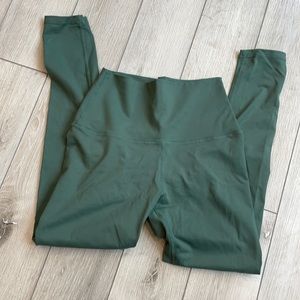 Born Primitive Scrunch Butt Leggings Green Like New